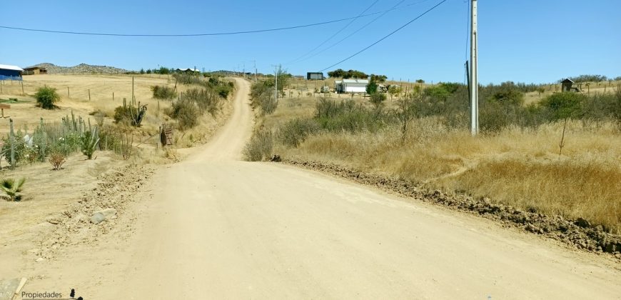 Vendo 2 parcelas con luz.