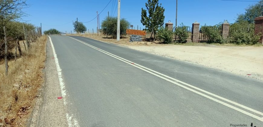 Vendo 2 parcelas con luz.