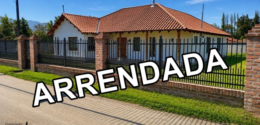 Arriendo hermosa casa.