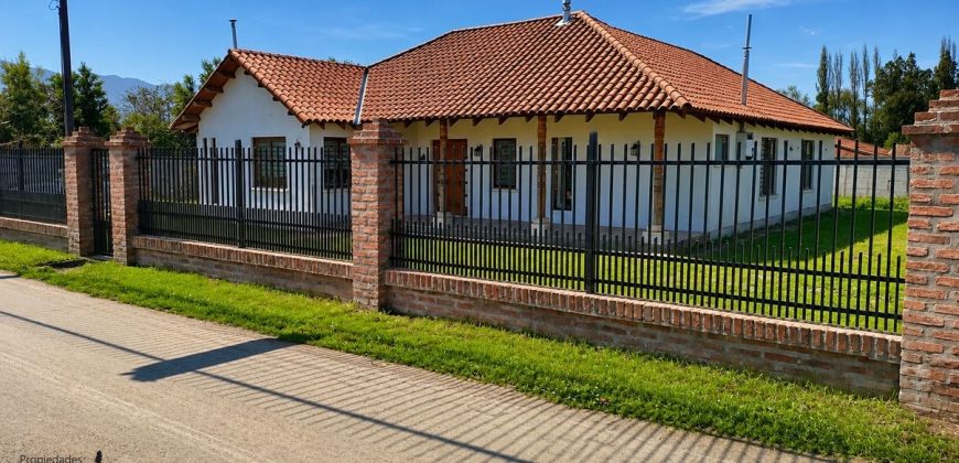 Arriendo hermosa casa.