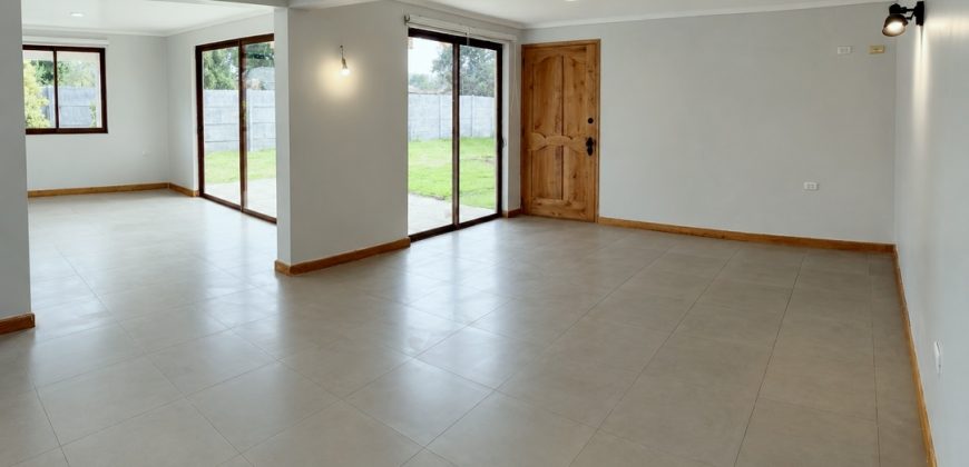 Arriendo hermosa casa.